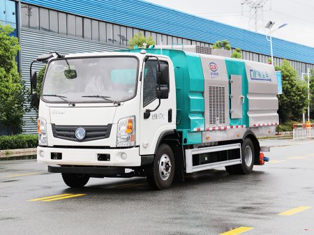 东风华神纯电动吸尘车