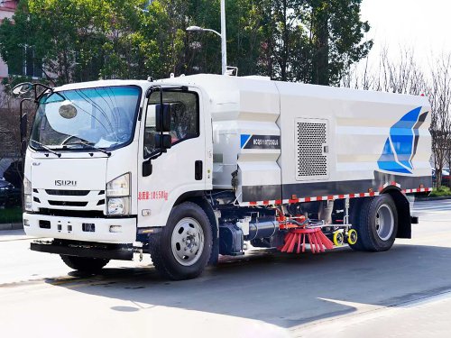 五十铃扫路车