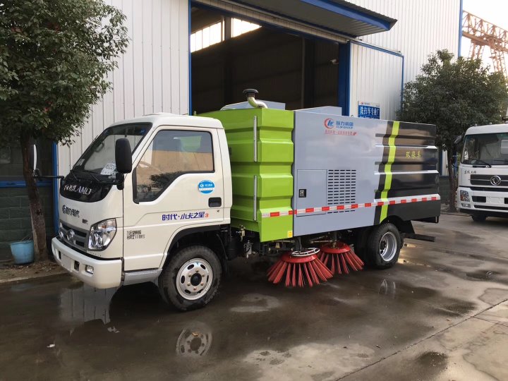 福田小卡时代扫路车