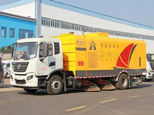 东风天锦高速清扫车